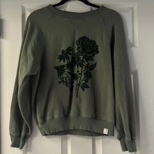 women’s XS small American Eagle green sweater w/ floral design.